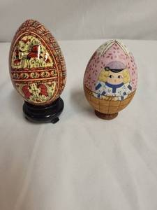 lot 126 image: Set of Russian Painted Eggs with Detachable Wooden Doll
