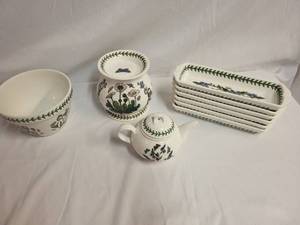 lot 135 image: Set of Portmeirion Botanic Garden Tableware with Teapot and Dishes