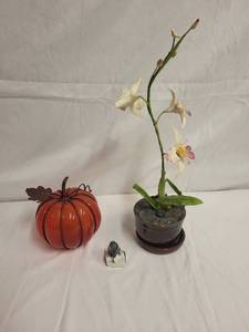 lot 145 image: Royal Copenhagen Mouse on Sugar Cube, Glass Pumpkin and Decorative Orchid Plant