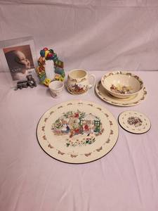 lot 148 image: Bunnykins Royal Doulton Childrens Dish Set and Decorative Items