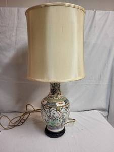 lot 227 image: Vintage Ceramic Table Lamp with Floral Design and Shade