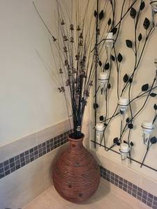 lot 84 image: Large Decorative Floor Vase with Texture Design and Dried Floral Arrangement