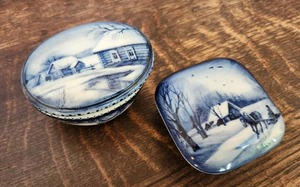 lot 7 image: Set of 2 Russian Ceramic Trinket Boxes with Scenic Winter Design
