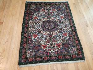 lot 10 image: Handmade Genuine Turkish Rug with Intricate Floral Pattern with Certificate of Origin - Measuring 45 x 60