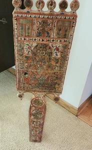 lot 21 image: Antique Hand-Painted and Carved Russian Distaff