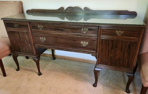 lot 26 image: Vintage Berkey & Gay Furniture Knoleworth Sideboard Buffet