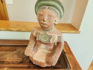 lot 41 image: Mexican Terracotta Idolo Del Sol Mayan Sun God Clay Sculpture of Seated Figure with Intricate Detailing