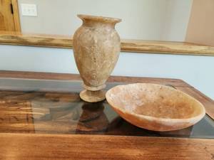lot 43 image: Set of 2 Alabaster Stone Vases