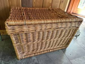 lot 47 image: Large Woven Wicker Storage Basket with Hinged Lid
