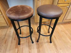 lot 52 image: Pair of Bar Stools with Brown Upholstered Seats