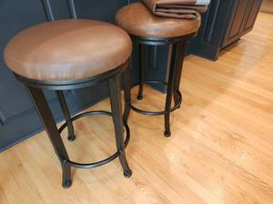 lot 53 image: Pair of Brown Leather Bar Stools with Metal Frame