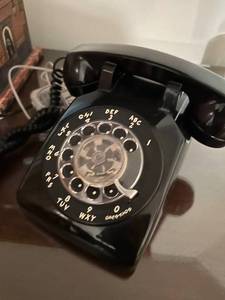 lot 115 image: Vintage Rotary Dial Telephone with Black Finish