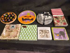 lot 167 image: Assorted Decorative Plates and Napkins Collection