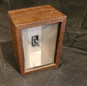 lot 173 image: Vintage Realistic Xenon Strobe Light in Wooden Box