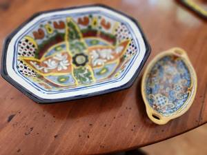 lot 274 image: Set of 2 Lead-Free Talavera Pottery Dishes from Mexico
