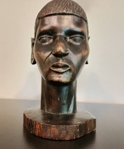 lot 286 image: Tribal Carved Wood Bust Sculpture From Africa