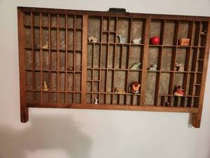 lot 297 image: Vintage Wooden Display Drawer with Assorted Miniature Figurines