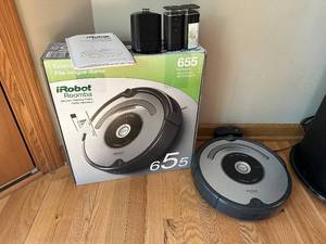 lot 324 image: iRobot Roomba 655 Vacuum Cleaning Robot with Accessories