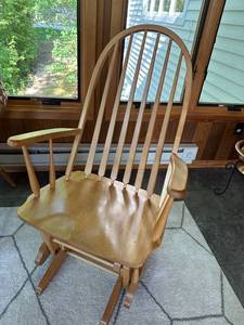 lot 325 image: Wooden Glider Rocker with Spindle Back Chair Design