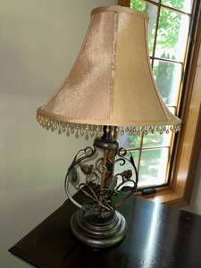 lot 328 image: Decorative Table Lamp with Bird Design and Beaded Shade