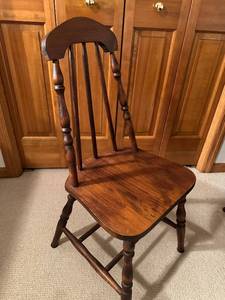 lot 335 image: Wooden Windsor-Style Chair with Turned Spindle Back