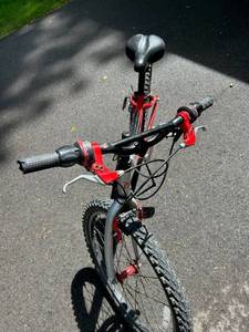 lot 339 image: Trek 220 Mountain Track Bicycle with Minor Saddle Tear