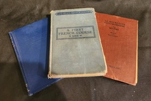 lot 188 image: Collection of 3 Vintage French Language Books