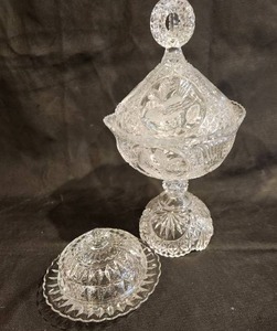 lot 193 image: Vintage Crystal Glass Lidded Candy Dish