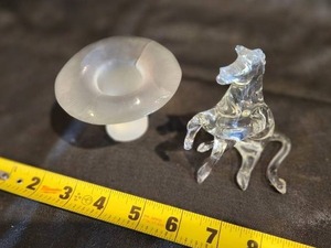 lot 199 image: Glass Horse Figurine and Frosted Glass Toadstool