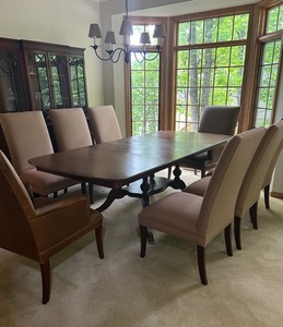lot 27 image: Antique Duncan Phyfe Style Mahogany Dining Table with One Leaf in the table and Two Self-Storing Extension Leaves (Table Only - Chairs are listed in Lots 28 and 29)