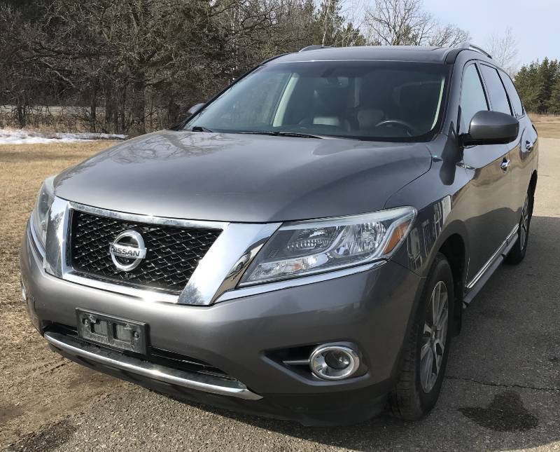 lot 4 image: 2016 Nissan Pathfinder SL 4X4