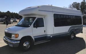 2006 Ford E450 Handicap-Accessible Bus