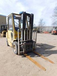 lot 7 image: 2005 Yale GLP060 LP Forklift with Heated Cab