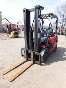 lot 9 image: 2008 Tusk 500PGH-16 LP Forklift