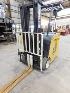 lot 16 image: 2007 Yale 36 Volt Standup End Control Forklift with Battery