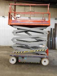 lot 18 image: 2006 Skyjack SJ4626 24 Volt Scissor Lift