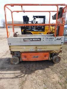 lot 20 image: 2014 JLG 1930ES Scissor Lift - For Parts or Repair