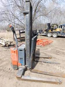 lot 23 image: 2001 Prime Mover Walkie Stacker - For Parts or Repair