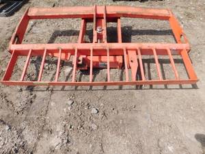 lot 28 image: 72 2014 Telehandler Tilt Carriage - For Parts