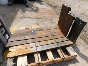 lot 31 image: 3 Sets of Forklift Forks