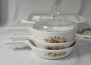 lot 24 image: Vintage Pyrex Bowls, Casserole, Platter , and a Santa Hot Plate.