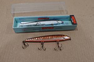lot 147 image: 2 Rapala Floating Lures