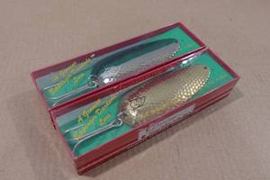 lot 154 image: 2 Eppingers Dardevle 5 Lures