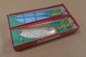 lot 155 image: 2 Eppingers Dardevle 5 Lures