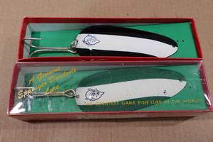 lot 156 image: 2 Eppingers Dardevle 5 Lures