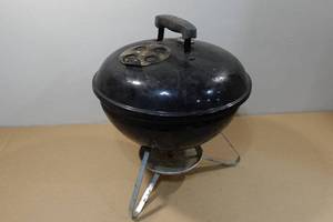 lot 181 image: Weber Portable Charcoal Grill