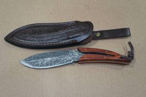 lot 22 image: Feather Light Custom Damascus Style Blade Knife