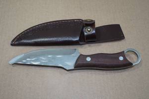 lot 23 image: Viking 9.5 Hammered Carbon Knife
