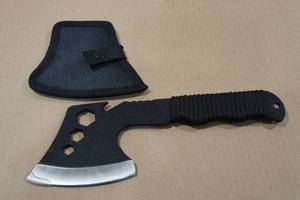 lot 28 image: Ultra Sharp Co 11 Hatchet Knife