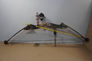 lot 40 image: Bear RH Compound Bow Fishing Set-Up